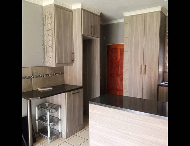 3 BEDROOM APARTMENT FOR SALE IN BOKSBURG CENTRAL